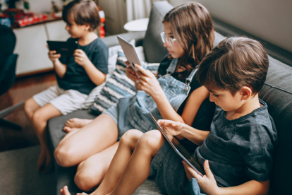 Meta aceptó reforzar los límites de uso y las herramientas de supervisión para proteger a niños y adolescentes en Instagram y Facebook.