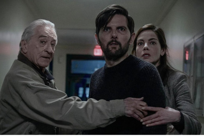 Robert De Niro, Adam Scott y Michelle Monaghan en 'The Whisper Man'.
