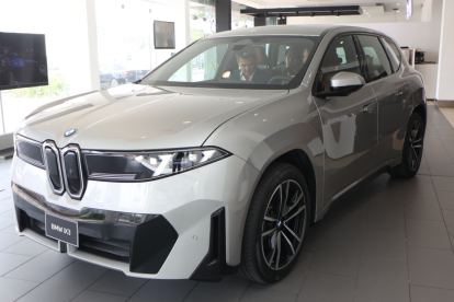 Vista exterior del BMW iX3, con sus principales elementos de diseño.