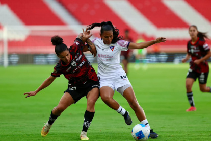 Dragones Independiente del Valle venció 2-0 en la final de ida disputada en el estadio Rodrigo Paz Delgado.