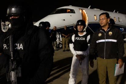 José Serrano en su arribo a Ecuador.