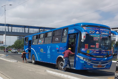 Los 181 buses urbanos de Manta contarán con un QR para que los usuarios puedan denunciar infracciones y dejar sus sugerencias