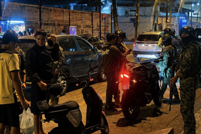 Operativo de control a motociclistas en Guayaquil.