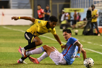 Encuentro entre Barcelona SC y Manta.