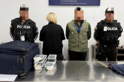 La ciudadana rusa Olga K. fue detenida en Quito mientras presuntamente intentaba salir del país con 32 iguanas marinas de Galápagos.