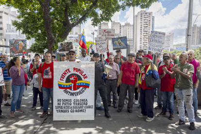 Integrantes del Frente Popular Antiimperialista participan en una manifestación este sábado en Caracas.