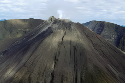 El volcán El Reventador está ubicado entre las provincias de Napo y Sucumbíos.