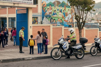 Imagen generada con IA, para simbolizar presencia policial en alrededores de colegios por entrada a clases en Quito.
