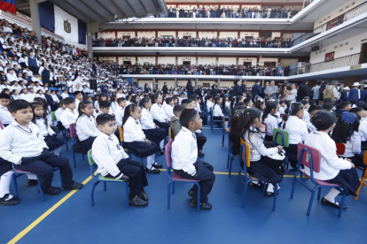 Estudiantes regresaron a las aulas este 1 de septiembre en Quito, mientras autoridades municipales inauguraron oficialmente el año lectivo 2026-2027.