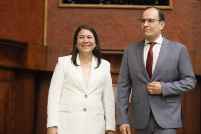 Jorge Enrique López Terán (d) y Laura Vanessa Flores Arias (i) asumieron la Secretaría y Prosecretaría de la Asamblea Nacional.