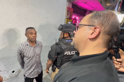 Christian ‘Diablito’ Lara fue detenido durante el operativo Pandora en Quito, mientras dialogaba con el ministro del Interior, John Reimberg, durante el procedimiento policial.