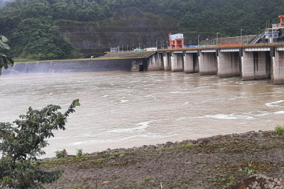 El aporte colombiano busca mitigar el déficit eléctrico en Ecuador.