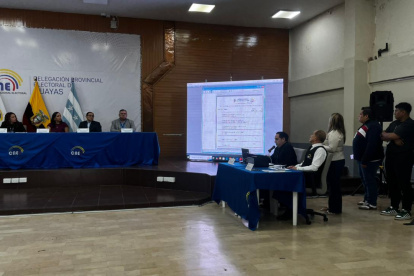 La sesión se desarrolló en el Salón de la Democracia de la Delegación Provincial del Guayas del CNE; allí se realizó el sorteo de los ciudadanos que integrarán las Juntas Receptoras del Voto.
