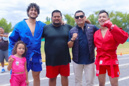 Roberto Ibáñez, viceministro de Deportes, durante una actividad relacionada con el sambo en Ecuador.