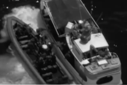 Captura de pantalla de video compartido por Comando Sur de Estados Unidos, que hundió a embarcación de Los Choneros.