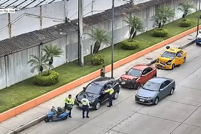 Miembros de la Agencia de Tránsito y Movilidad (ATM) atendieron el incidente vial ocurrido en el ingreso al túnel del cerro del Carmen.