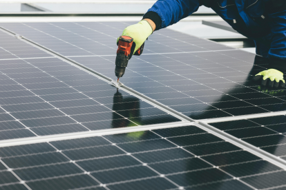 Referencial. Empresas ecuatorianas buscan incorporar generación propia para enfrentar la crisis eléctrica y reducir su dependencia del sistema.