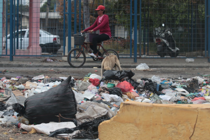 La mala disposición de desechos en Durán es recurrente.