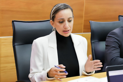 Johana Núñez, prefecta de Santo Domingo de los Tsáchilas, enfrenta una investigación por presunto enriquecimiento ilícito.