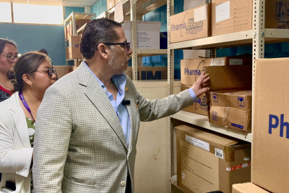 Juan Carlos Aveiga, ministro de Salud, dice que su gestión aumentó un 5 % el abastecimiento de medicinas.