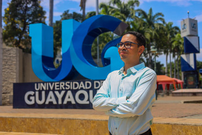 Héctor Castillo, estudiante de Negocios Internacionales de la Universidad de Guayaquil, viajará a España para cursar un semestre en la Universidad de Salamanca.
