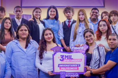 Ministra de Educación, Gilda Alcívar, durante la presentación del programa de becas Talento Joven, en Guayaquil.