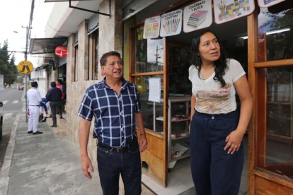 Fernando Adame y Maribel Sandoval, vecinos de la Atahualpa, barrio del sur, que organizan programas como las fiestas de Quito, Día del Niño, etc.