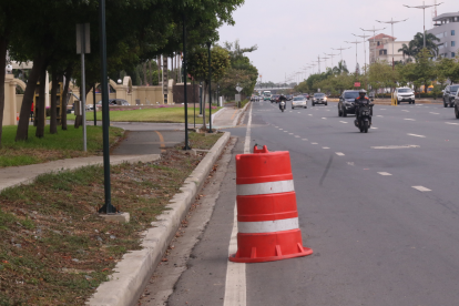 En este punto de la avenida Samborondón fue atropellada la atleta Mónica Martinich, quien murió en el lugar.