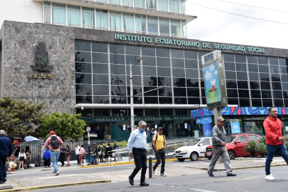 El Gobierno estima que el IESS tiene 2.000 millones de dólares estancados en bienes y terrenos improductivos.