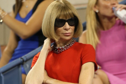Muchos cuestionan la autoridad moral de Anna Wintour luego de que intentara rehabilitar la imagen del diseñador John Galliano.