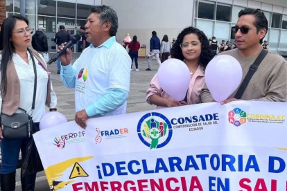 Los pacientes con fibrosis quística recientemente realizaron un plantón para exigir un tratamiento portuno al Estado ecuatoriano.
