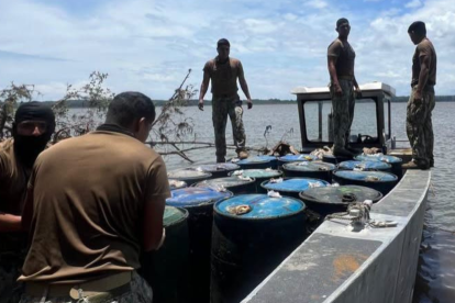 Imagen referencial sobre rescate de la Armada a tripulantes.