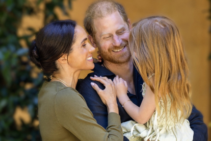 Meghan y Harry regresaron a Reino Unido con sus hijos, pero no asumirán responsabilidades reales.
