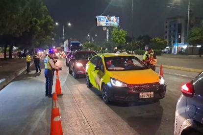 Durante el operativo se realizaron 145 pruebas de alcoholemia a conductores que circulaban por la avenida Narcisa de Jesús.