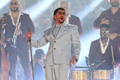 Bad Bunny ganó su primer Emmy gracias al espectáculo de medio tiempo del Super Bowl 2026.