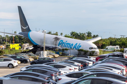 Un avión de carga de Amazon Prime Air fue captado este 6 de septiembre luego de que se saliera de pista y se estrellara tras aterrizar en el en el Aeropuerto Internacional de Miami, en Miami (FL, EE.UU.).