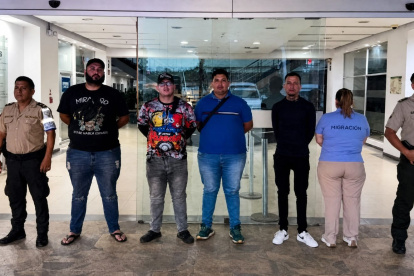 Cuatro repartidores venezolanos serán deportados por irregularidades migratorias en Ecuador.