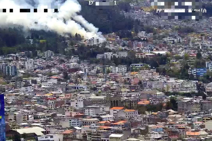 Un incendio forestal se registra este 7 de septiembre en la avenida Mariscal Sucre y La Gasca.