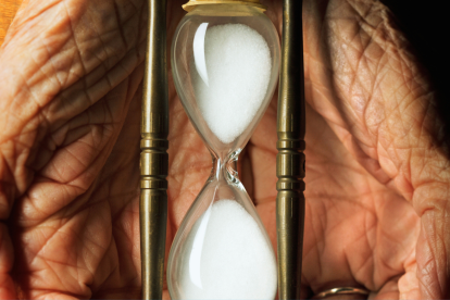 Envejecer implica aceptar el paso del tiempo, pero también valorar la experiencia, cuidar la salud y fortalecer los vínculos que nos acompañarán en la madurez.