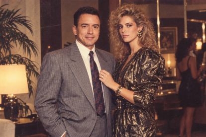 Daniel Noboa y Lavinia Valbonesi: Así se verían el presidente Daniel Noboa y la primera dama Lavinia Valbonesi bajo la estética de los años 80, según una recreación realizada con inteligencia artificial.