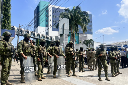 El pasado 8 de julio de 2026, el alcalde de Guayaquil, Aquiles Álvarez fue trasladado al Hospital Alcívar; el lugar estuvo resguardado por personal militar.