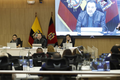El alcalde, Pabel Muñoz, presidió la sesión para debatir   la ordenanza sobre el incremento de la tarifa de bus este 8 de septiembre.