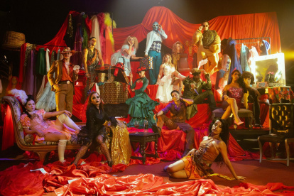 El elenco de Se vale todo combina danza, música y teatro en una puesta en escena dirigida por Pedro Moscoso