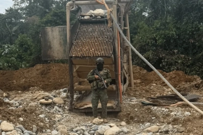 El Ejército Ecuatoriano realizó operaciones militares en los cantones Arosemena Tola (Napo) y Mera (Pastaza), orientadas a neutralizar actividades de minería ilegal.