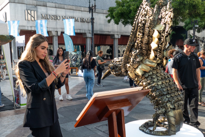 Neumáticos y otros residuos se transforman en obras de arte en Guayaquil.