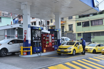 El presidente Daniel Noboa anunció una nueva reducción de tres centavos por galón en la gasolina Extra, Ecopaís y el diésel.