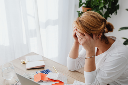 La desigualdad laboral y de ingresos incrementa la vulnerabilidad financiera de las mujeres en Ecuador.