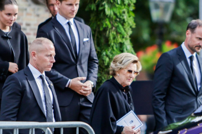 La reina Sonja, el rey Haakon VIII, la princesa heredera Ingrid Alexandra y el príncipe Sverre Magnus abandonan la catedral de Oslo, Noruega, el 8 de septiembre de 2026.