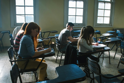 Referencial.Estudiantes rinden evaluaciones en aulas de Ecuador, en medio de resultados de las pruebas PISA.