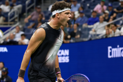 El estadounidense Ben Shelton, durante su partido de cuartos de final del Abierto de Estados Unidos, contra el español Carlos Alcaraz.